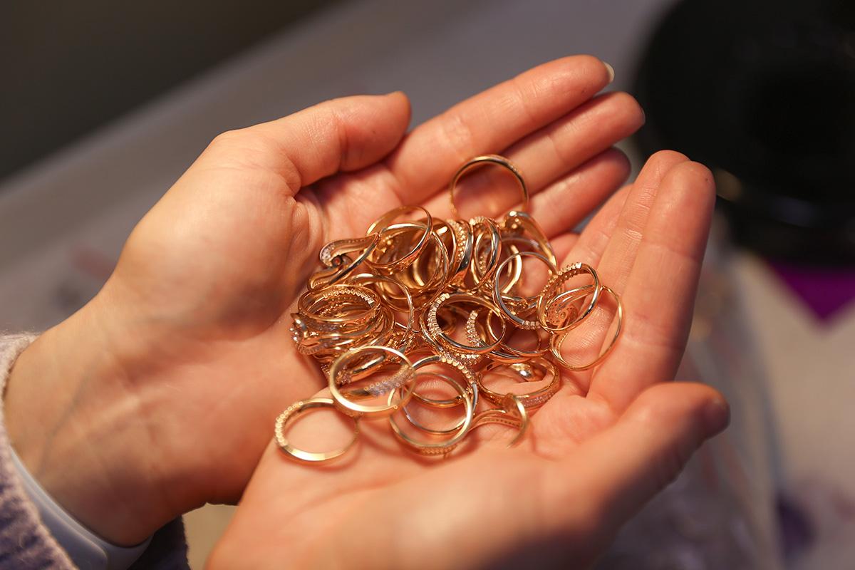 Belarus allows online sales of jewelry
