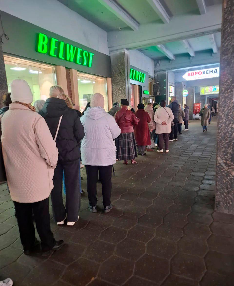 A queue formed at Nemiga for Belwest shoe sale