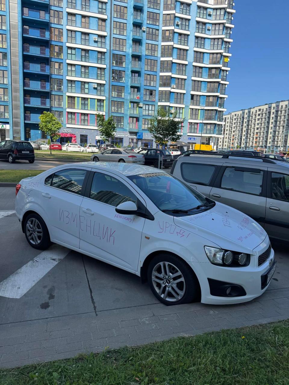 Car with offensive graffiti spotted in Minsk-Mir