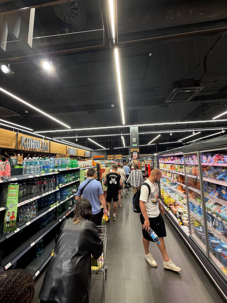 Huge queues at checkout counters in the 'Gippo' store at Tsentralny market in Minsk