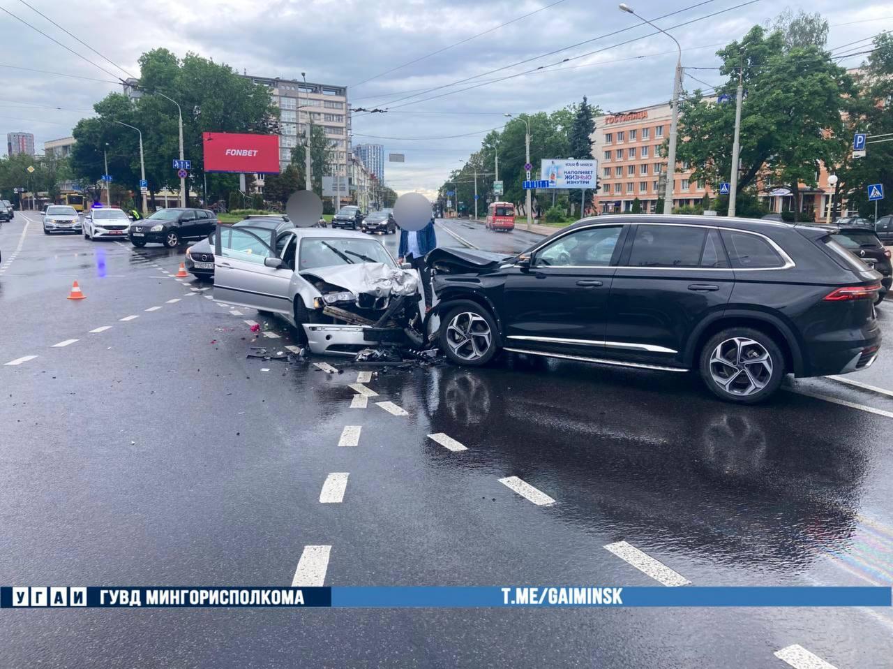 Two cars collided at the intersection of Chkalova and Voronyanskogo streets