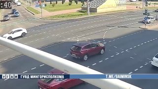 Audi driver caused crash by failing to yield to bus on Dzerzhinskogo Avenue