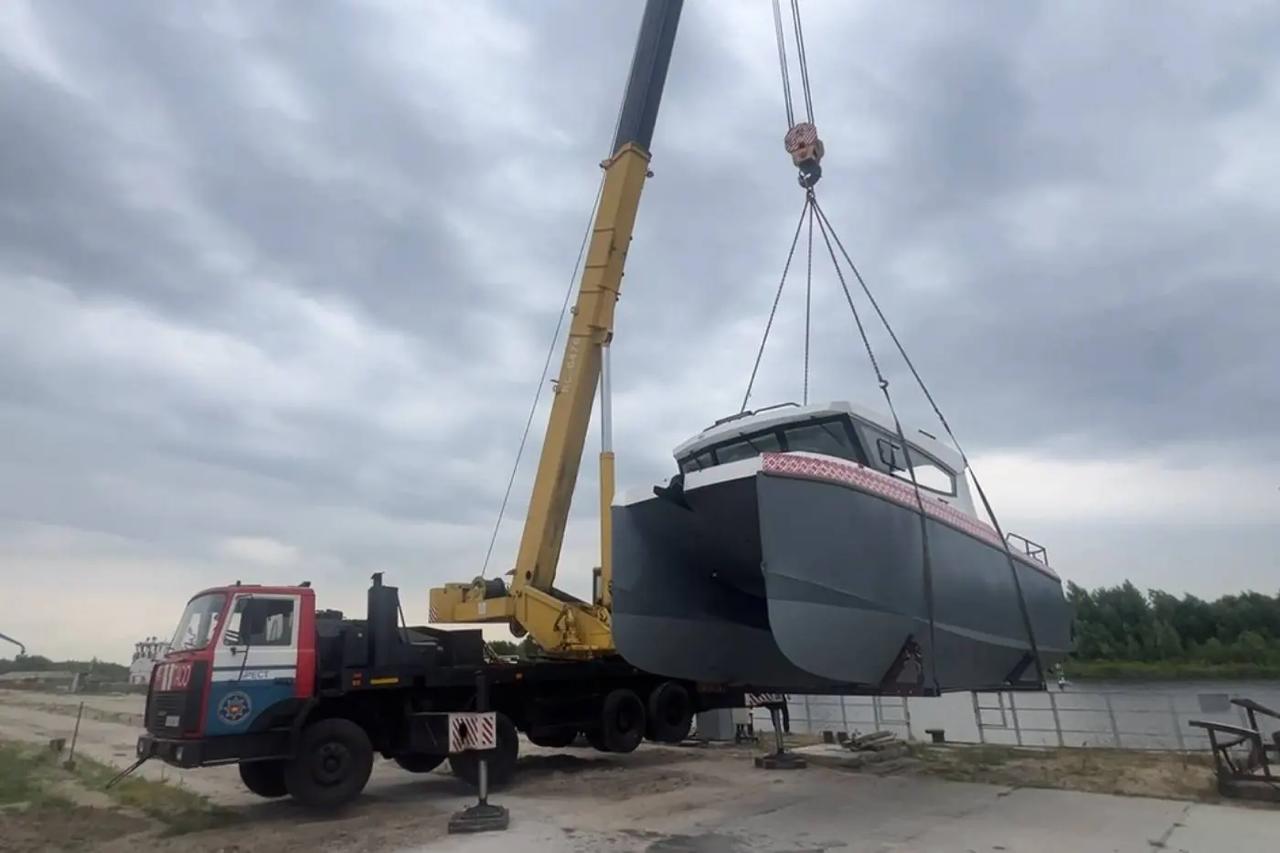 In Bielorussia in corso i test di un catamarano elettrico