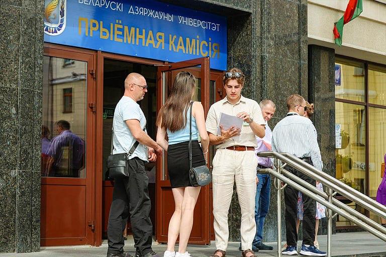 Coda elettronica per la consegna dei documenti nelle università in Bielorussia