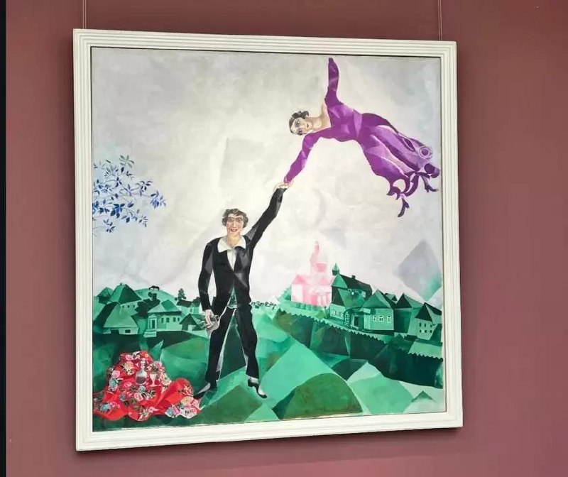Mark Chagall's Painting 'The Promenade' to Remain in Minsk Until October