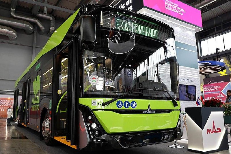 MAZ presenta un nuovo filobus con autonomia fino a 30 km