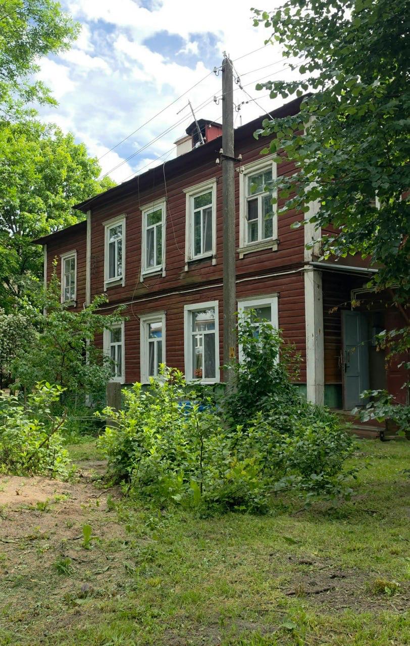 Unique over-120-year-old houses preserved on Avtodorovskiy Lane