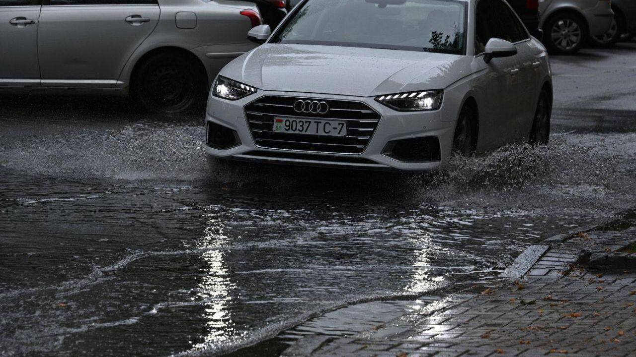 Heavy rain paralyzes transport in parts of Minsk