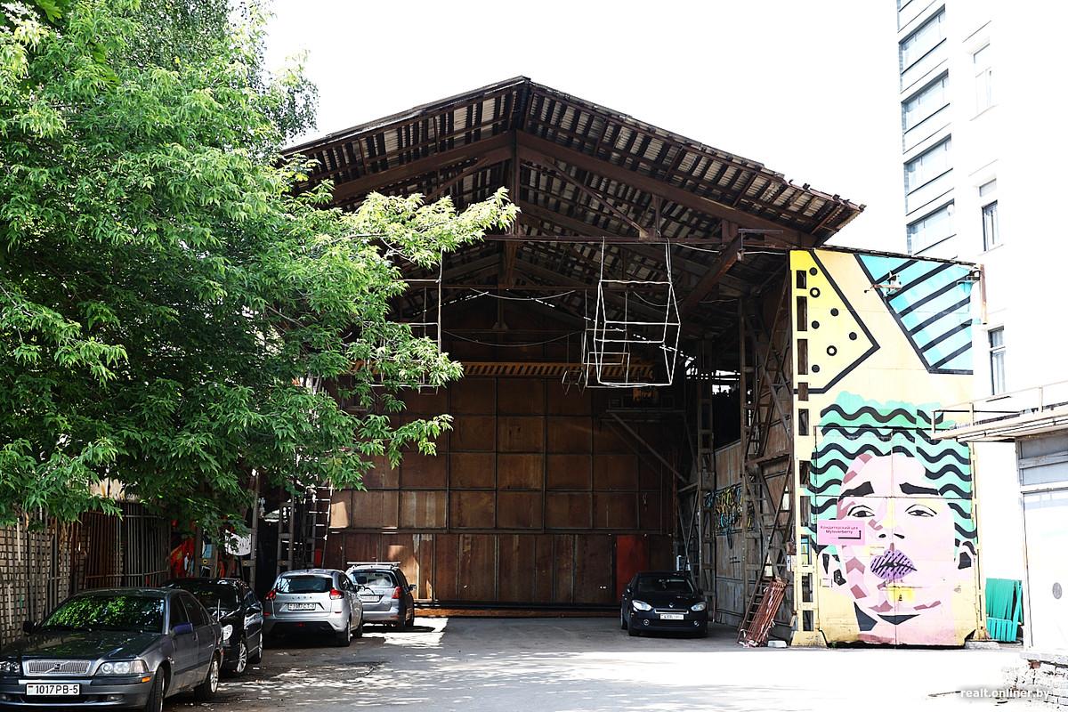 Former 'Pesochitsa' in Minsk center remains empty two and a half months after closure