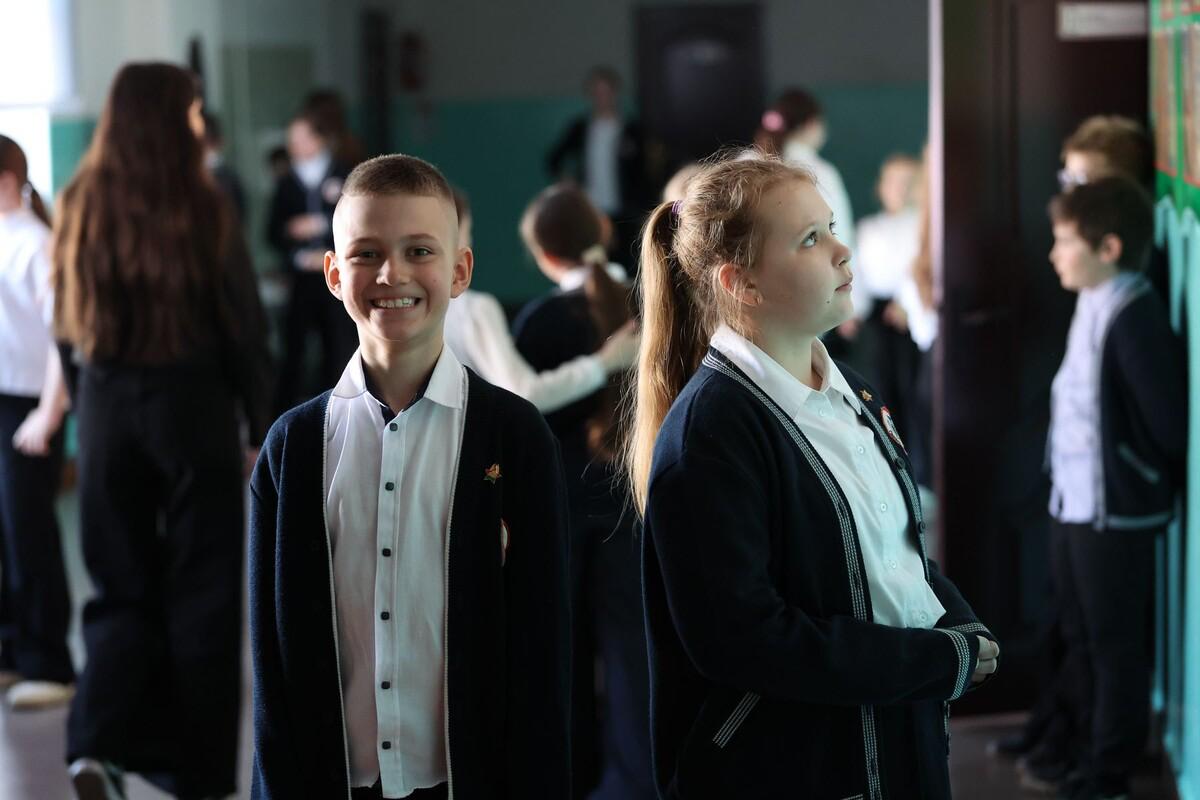 Mokinių mergaičių bazinė forma iki 500 rublių