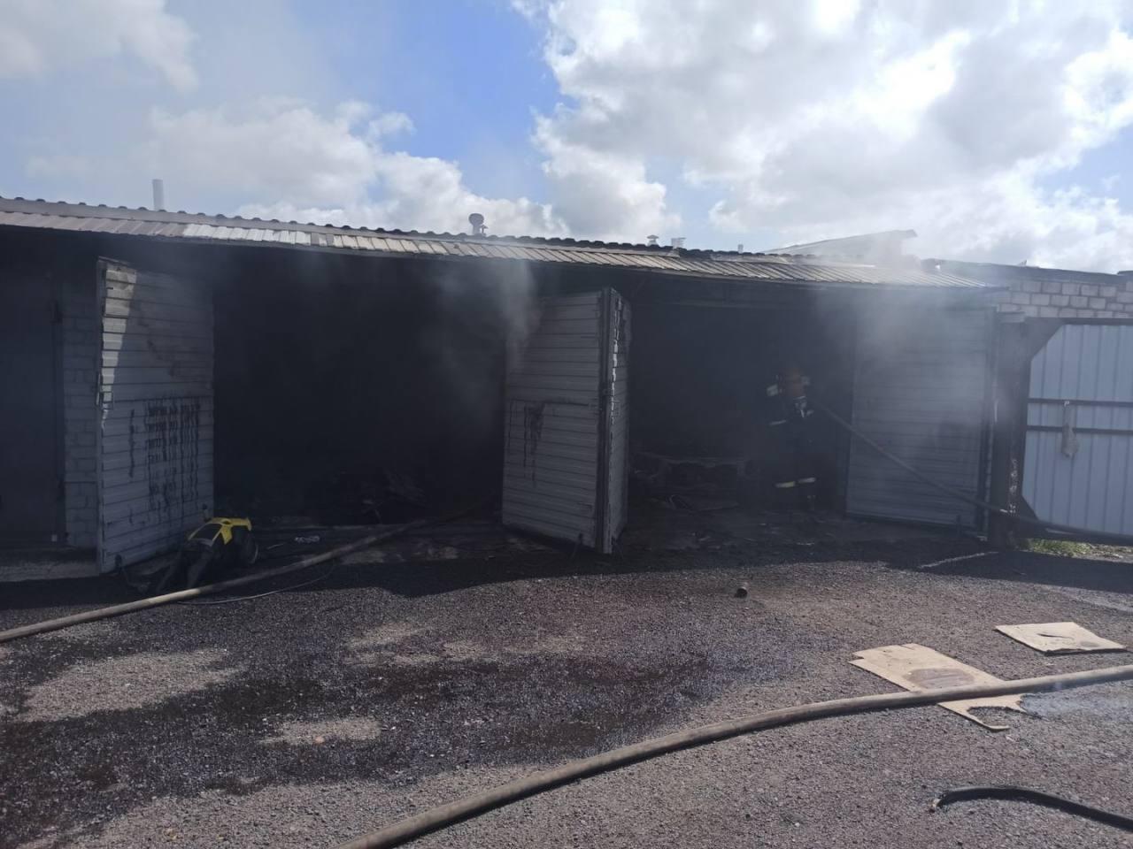 Car fire at garage cooperative on Avtomobilistov Street in Minsk