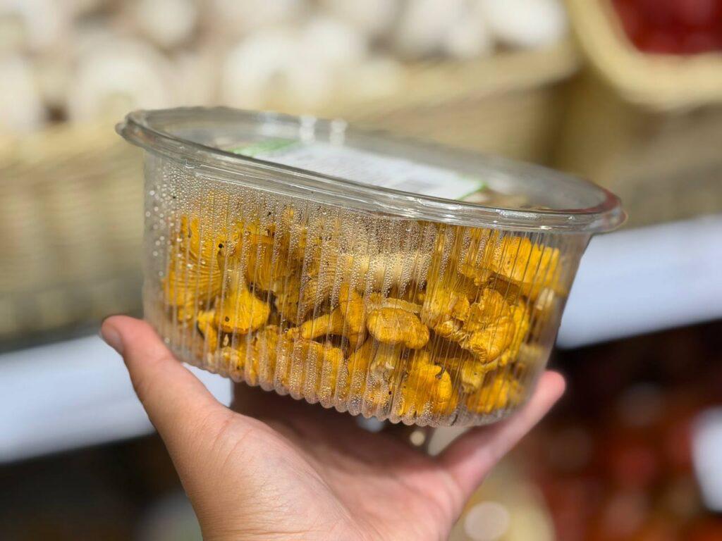 Chanterelles in Borovlyany sold at nearly meat prices — up to 63.39 rubles per kg