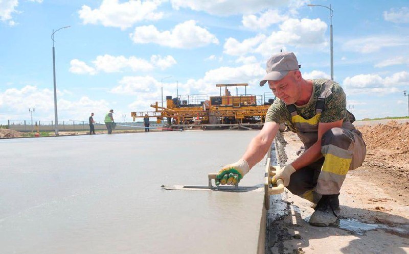 New road restoration technology 'vaiptoping' tested on Minsk-Mogilev highway