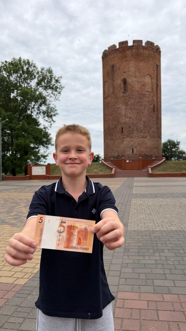 Un bielorruso convierte billetes en guía de atracciones
