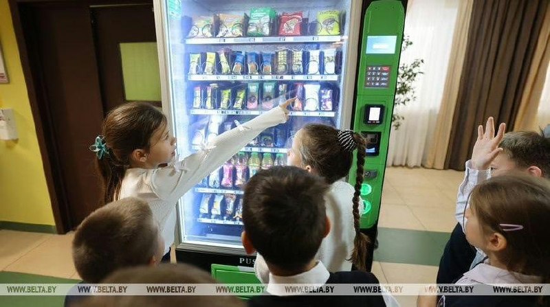 Máquinas expendedoras de aperitivos en otras cinco escuelas de Minsk