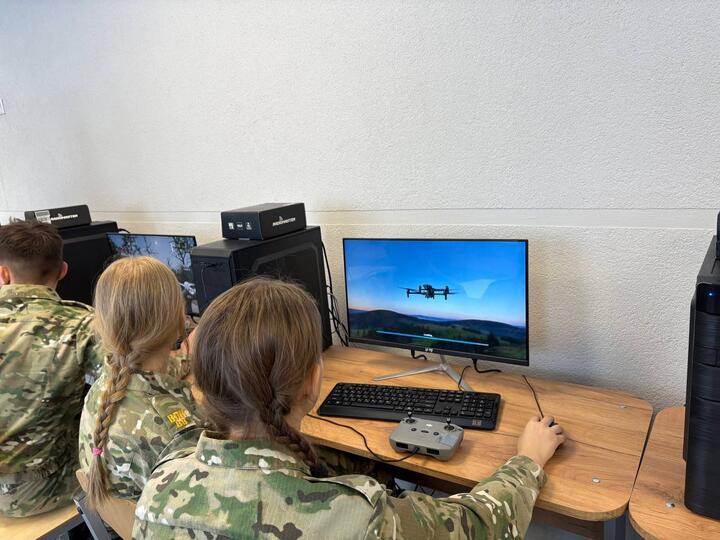 Białoruscy uczniowie będą uczyć się obsługi dronów