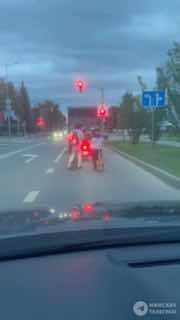 Young e-scooter riders on Novovilenskaya act as full road participants