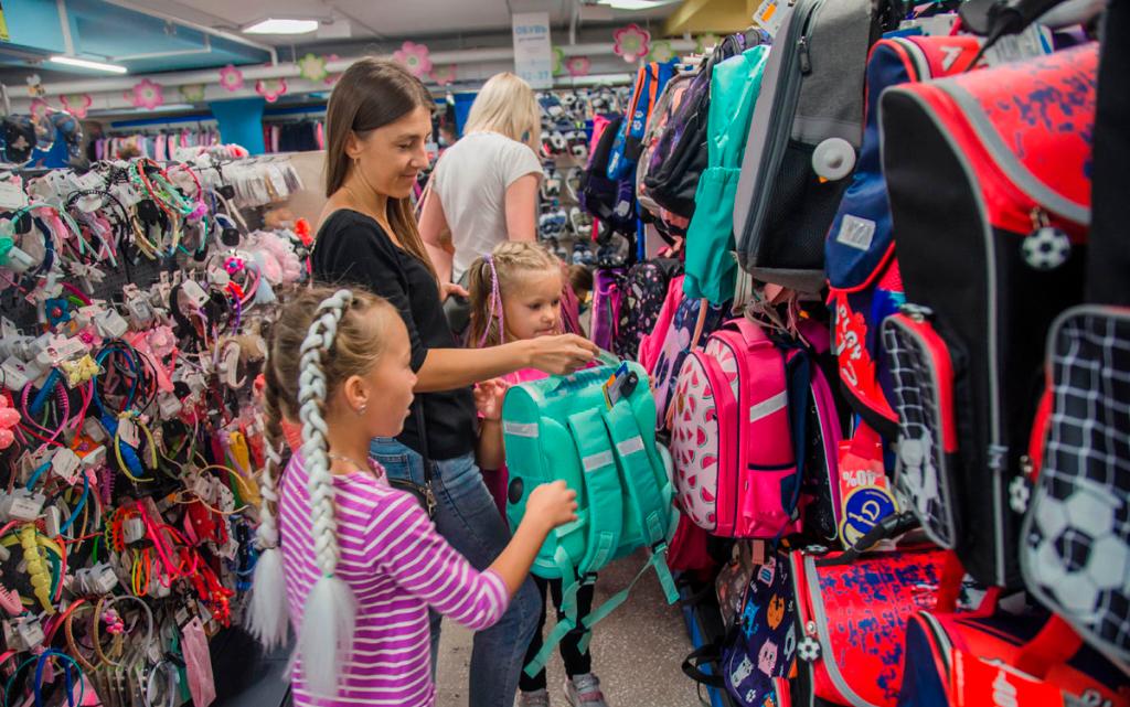 From July 1, large families can apply for school-related financial aid