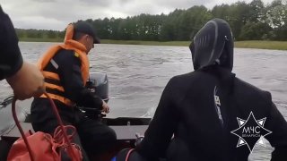 Parę z psem porwał wiatr na wyspę na jeziorze Mjadło