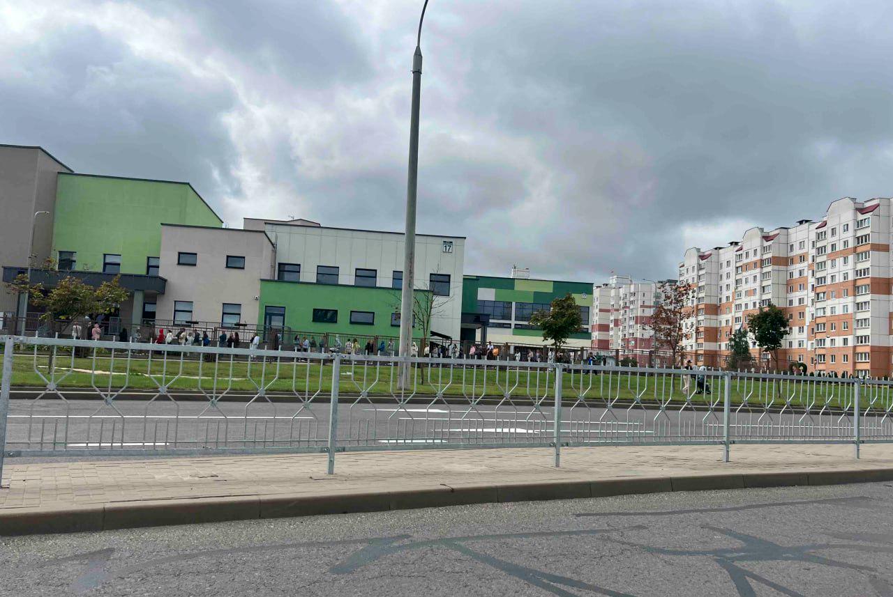 224. skolā atklāts baseins