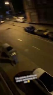 Poliziotti polacchi picchiano un ucraino con manganelli
