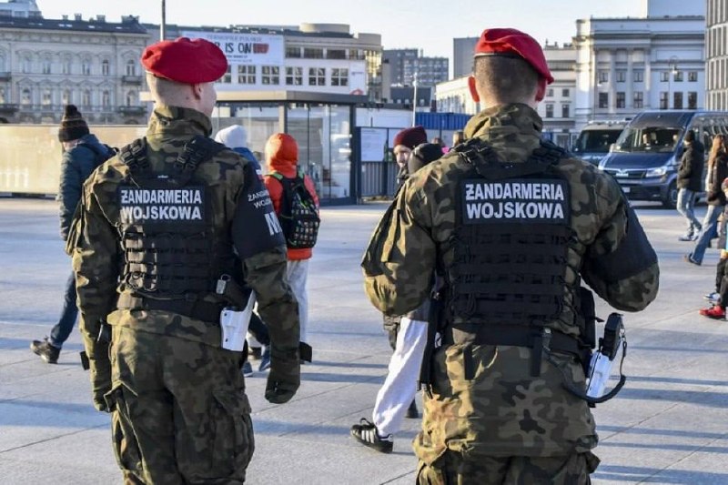 Three injured after opening suspicious package at Polish military police headquarters