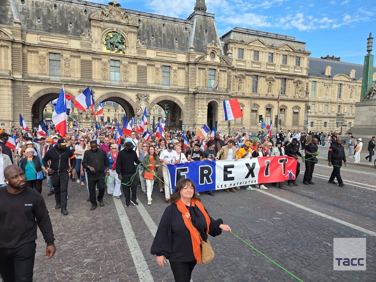 Thousands in Paris protest against aid to Kyiv, demand France's exit from EU, NATO