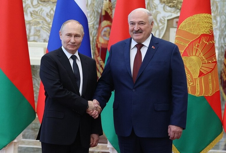 Alexander Lukashenko and Vladimir Putin continue meeting at Valdai, First Channel Pool reports
