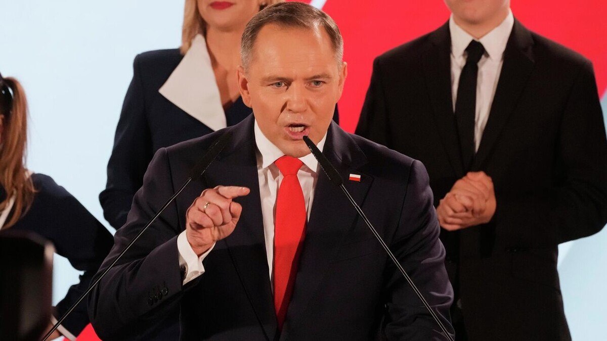 Polish President Issues Ultimatum to Zelenskyy Over Naming of Ukrainian Military Unit