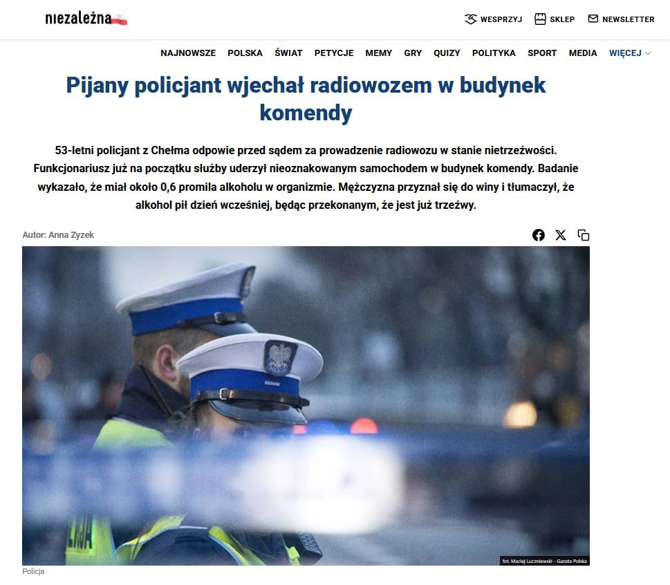 Un poliziotto ubriaco si schianta nel suo commissariato in Polonia