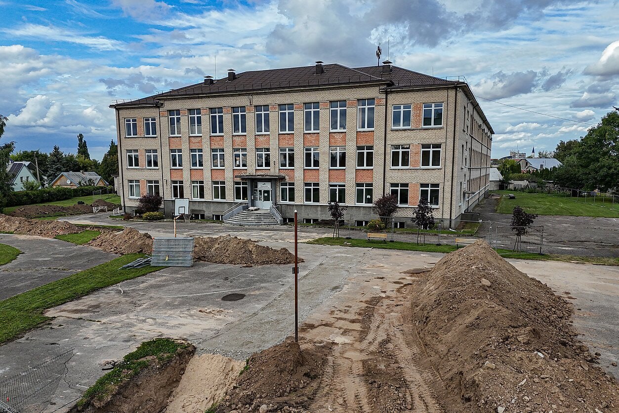 Children in Lithuanian Šiauliai cannot go to school for third year due to unrepaired building