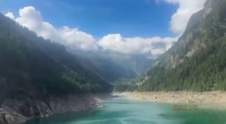 イタリアでヘリがロープウェイのケーブルに接触し墜落