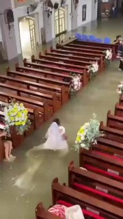 Wedding held waist-deep in water in the Philippines