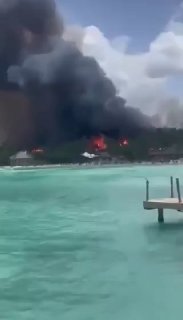 Évacuation de touristes d'un hôtel en République dominicaine après un incendie