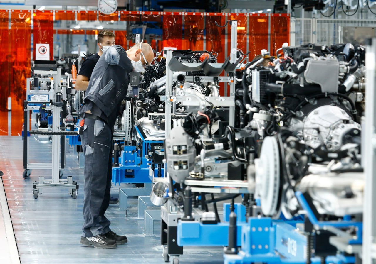 German industry proposes 40-hour week without pay increase