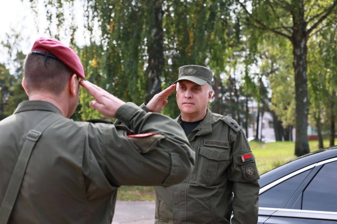 Wolfovich observes tactical exercise of internal troops brigade in Novopolotsk