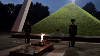 In Lida, hundreds honored the fallen in WWII with a minute of silence and laid flowers at the Mound of Immortality