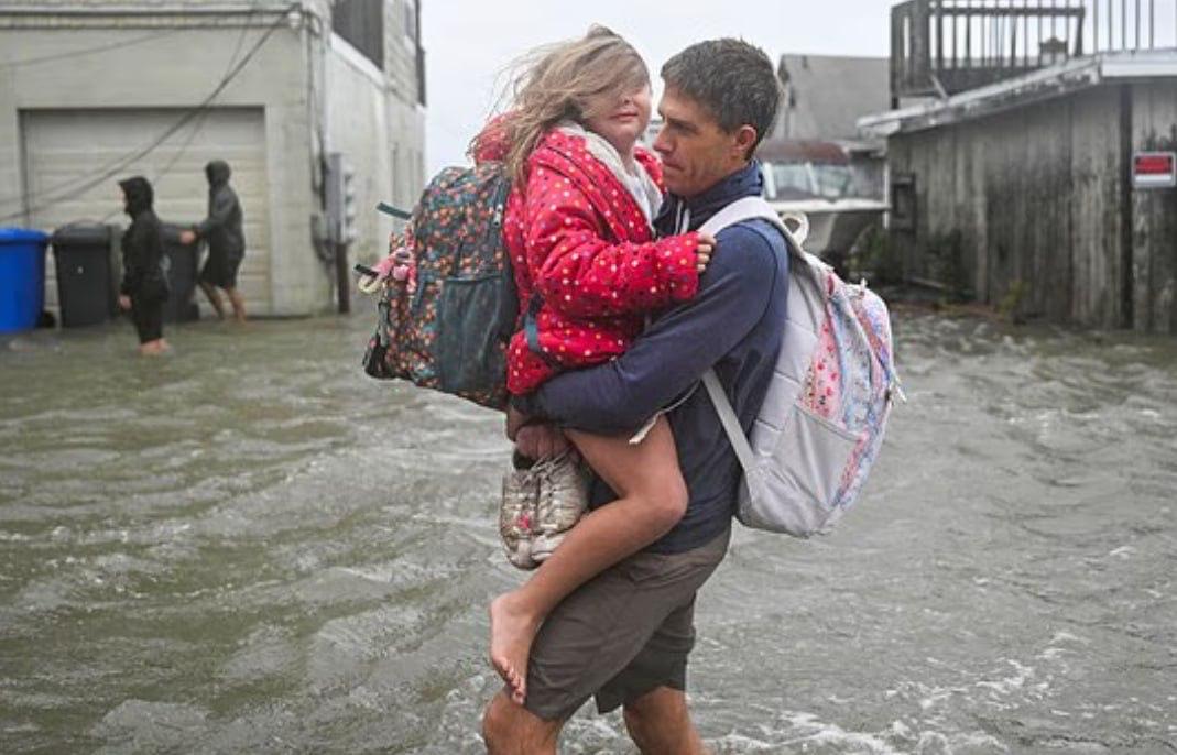 Powerful storm hits five US states, leaves 100,000 homes without power