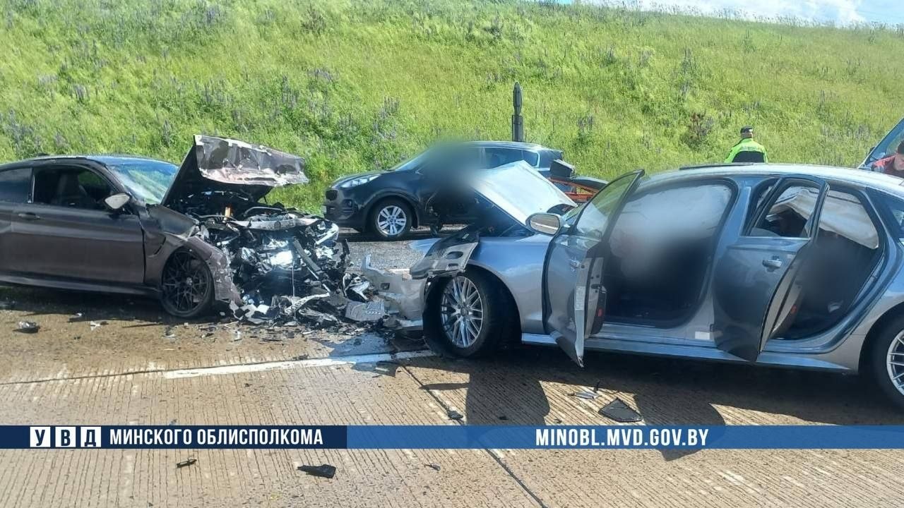 On M-3 'Minsk–Vitebsk' highway, car crashes into oncoming traffic, one dead