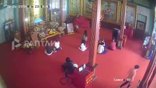 Car crashes into temple in Bangkok while people were praying