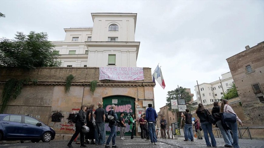 Students occupy oldest lyceum in Rome, inspired by French protests