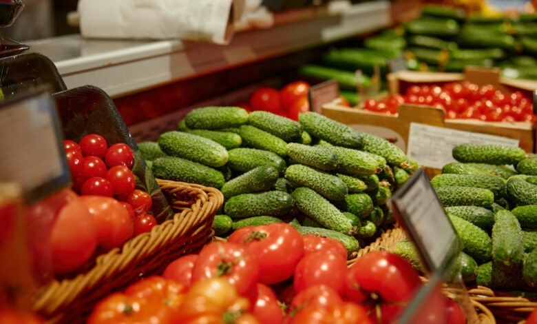 Ministero agricolo fissa i prezzi di cetrioli e pomodori per appalti statali