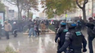 Paryžiuje prasidėjo susirėmimai su policija po protesto dėl kainų augimo