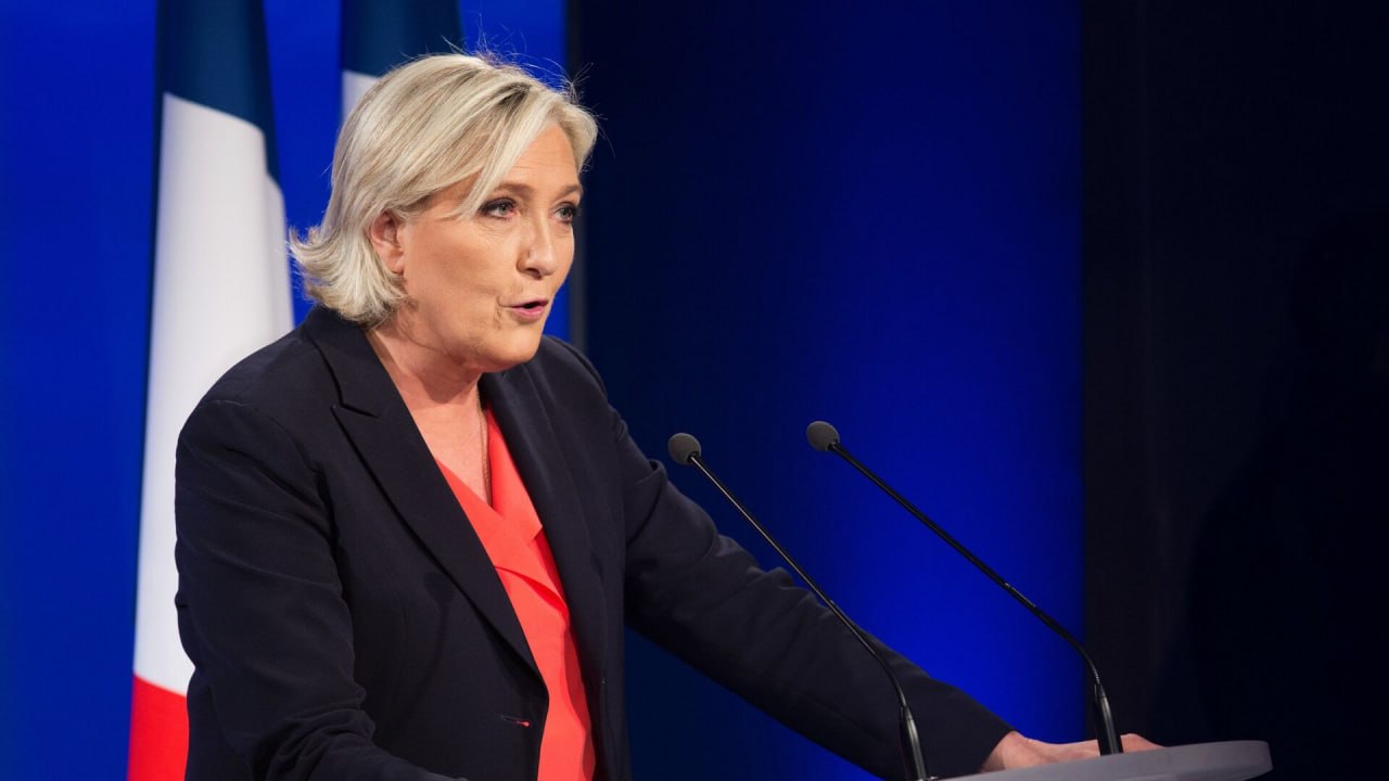 Le Pen annonce sa candidature à la présidence de la France