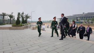 Continúa la visita del jefe del MREI de Belarús a Vietnam