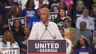 Obama accuse Trump de s'incliner devant Poutine