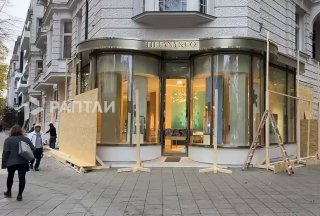Berlin shop owners board up windows ahead of 'Generation Z Decides' youth protests
