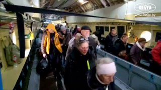 Residents of Aleshki head to buses for airport terminal meeting