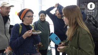 Promised, delivered: evacuated woman from Aleshki greeted with fried potatoes