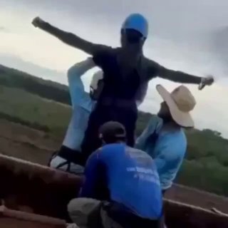In Brazil, a girl was dropped from a platform, mistaken as secured